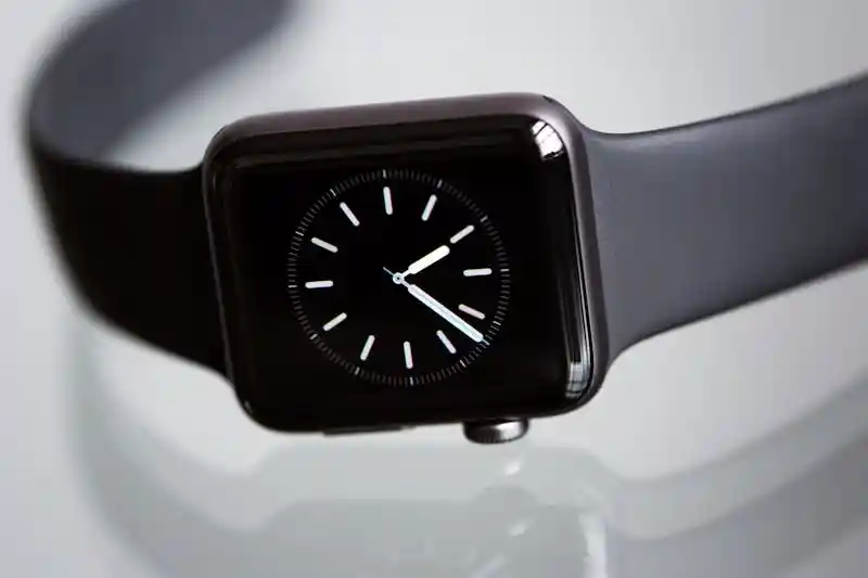 Montre GPS randonnée comparatif Garmin Suunto Coros 2026