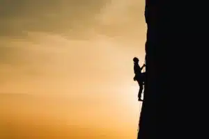 Via ferrata en France parcours en montagne avec câbles et échelles