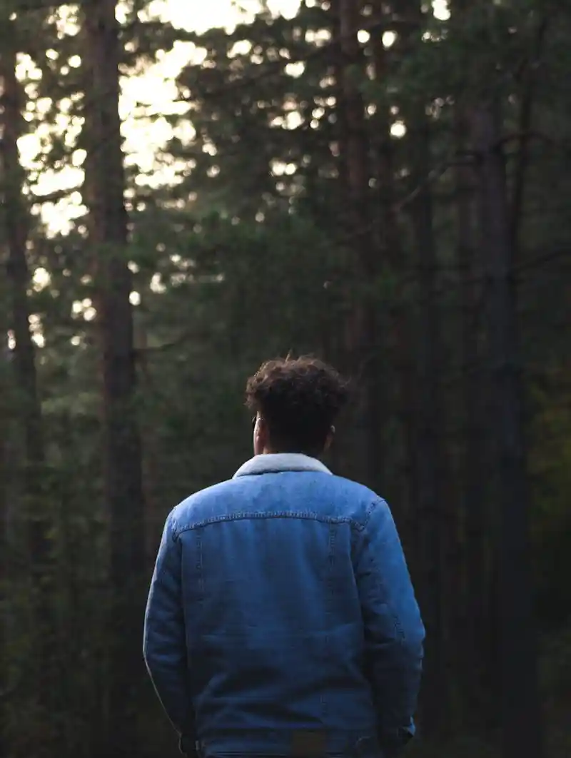Voyage à vélo électrique sur une piste cyclable en France